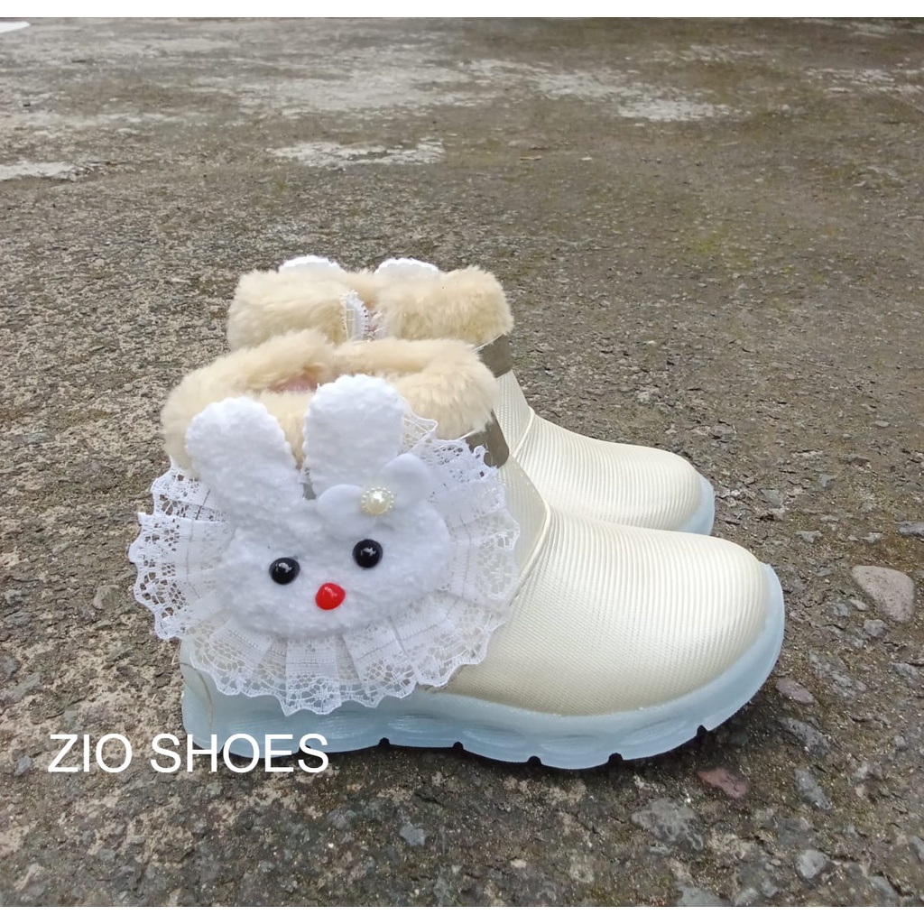 sepatu anak perempuan  motif boneka lucu