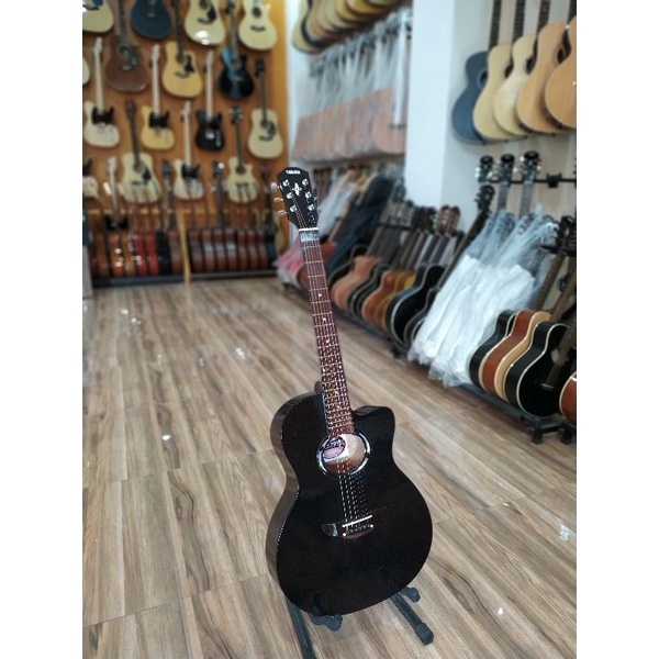 Gitar akustik model Yamaha Apx500II