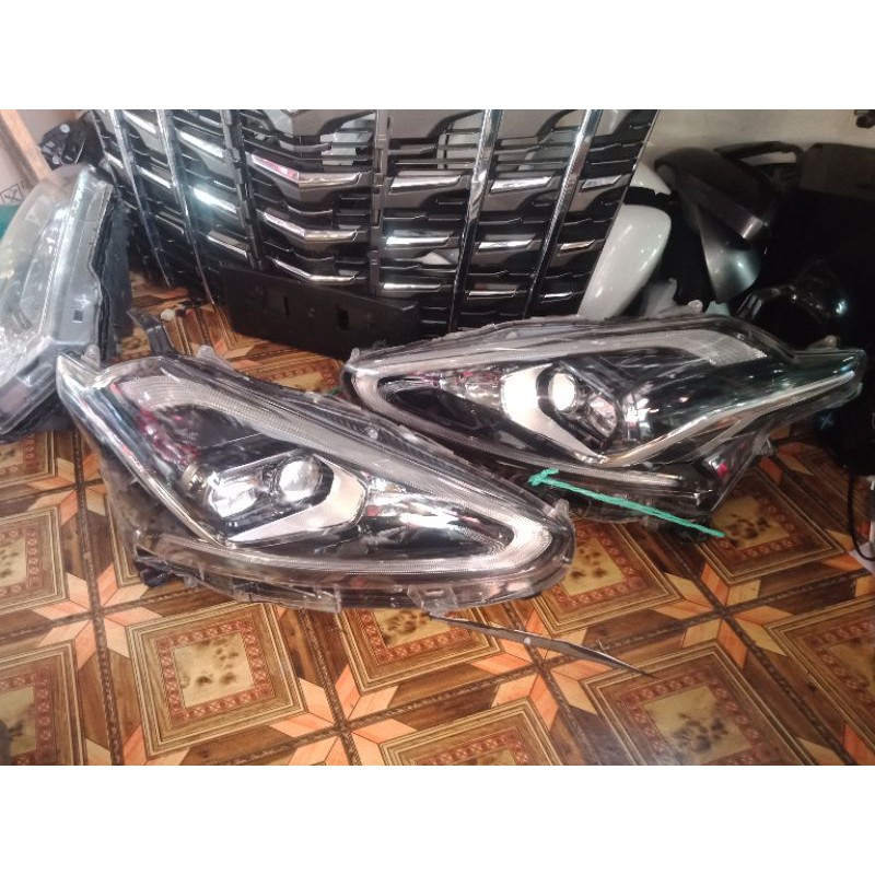 HEADLAMP/LAMPU DEPAN SIENTA TYPE Q