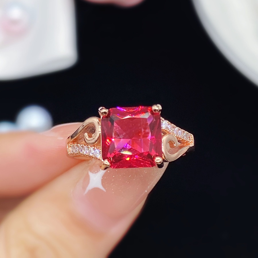 Cincin Berlian Kristal Ruby Rose Gold Bahan Titanium Steel Untuk Wanita