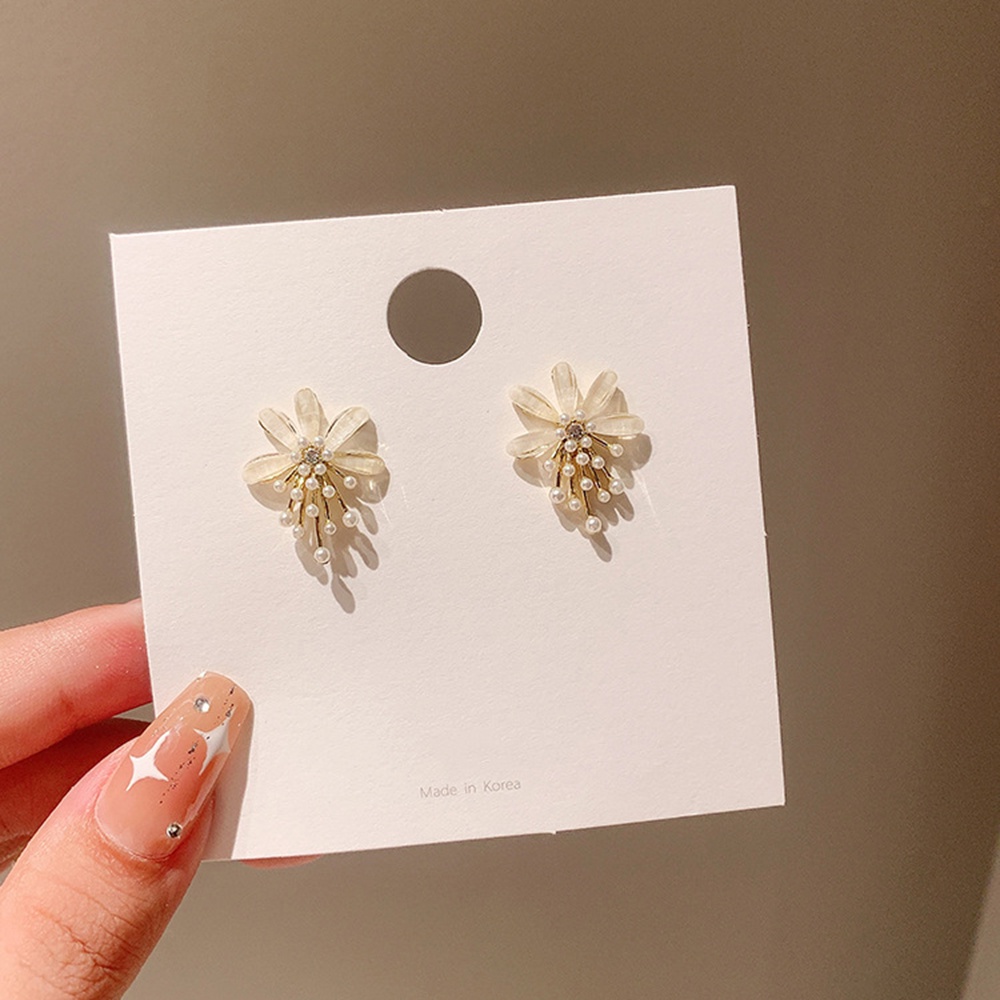 Anting Stud Desain Bunga Aksen Mutiara Gaya Elegan Untuk Wanita