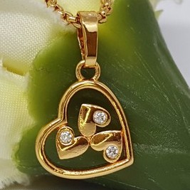 Love Liontin Xuping Lapis Emas LOVE