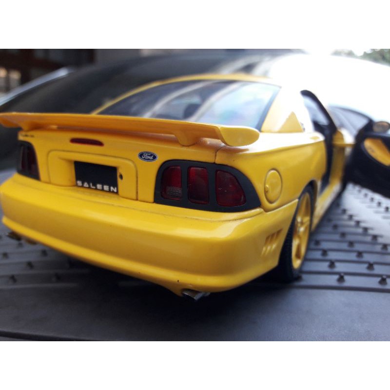 Diecast 1/18 - Ford Mustang Saleen - Merk AutoArt