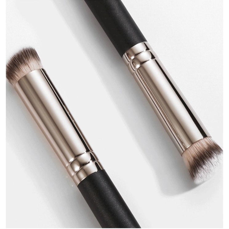 Kuas Concealer dan Foundation