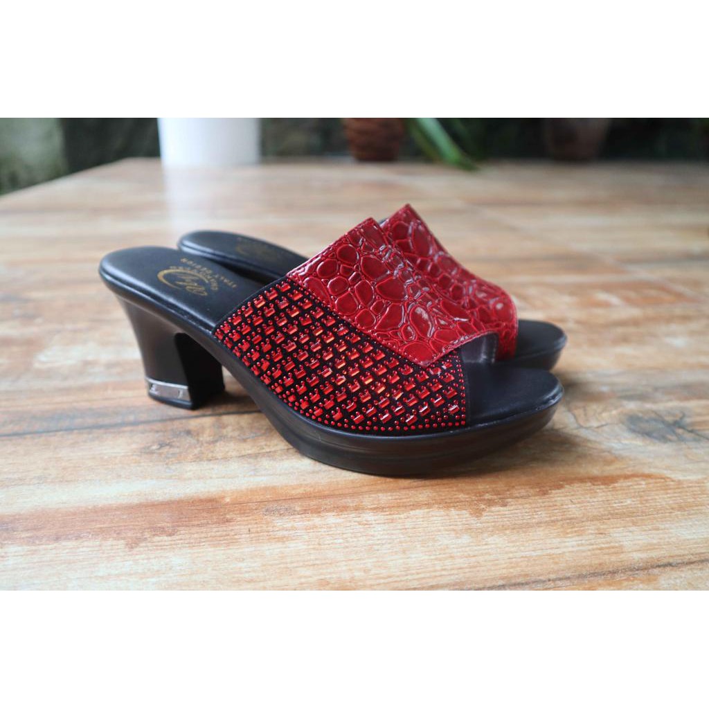 UMANO VERO SANDAL / SENDAL UMANO VERO / SANDAL PESTA