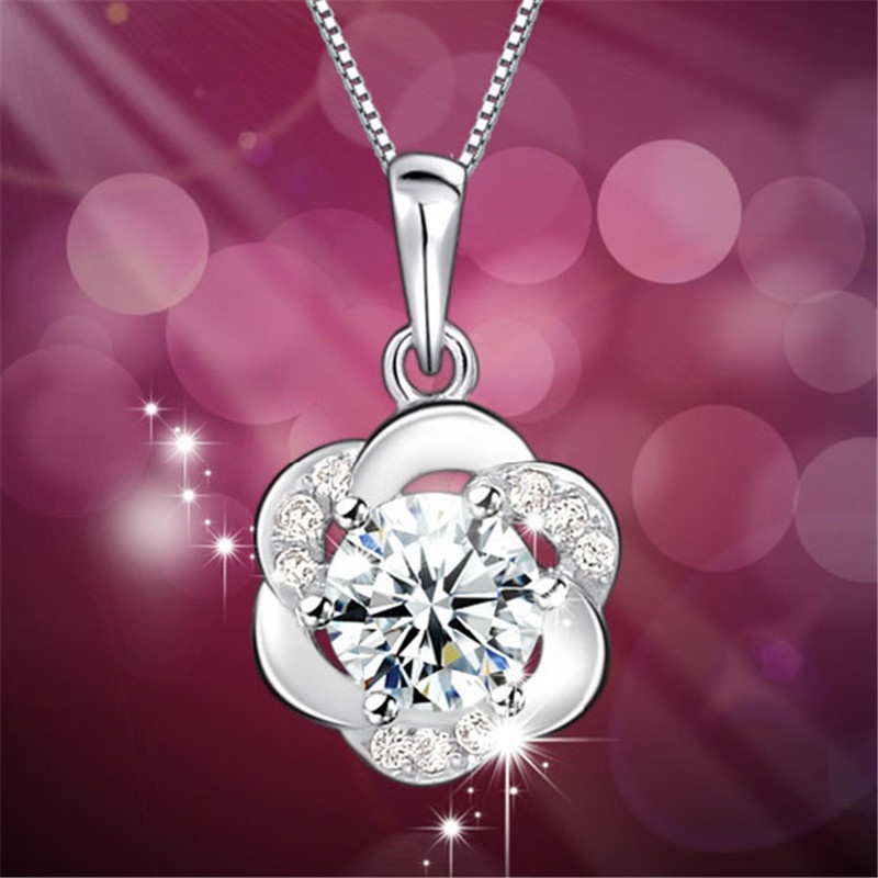 [Ready Stock]Fashion Silver Plated Diamond-Studded Necklace Flower Pendant