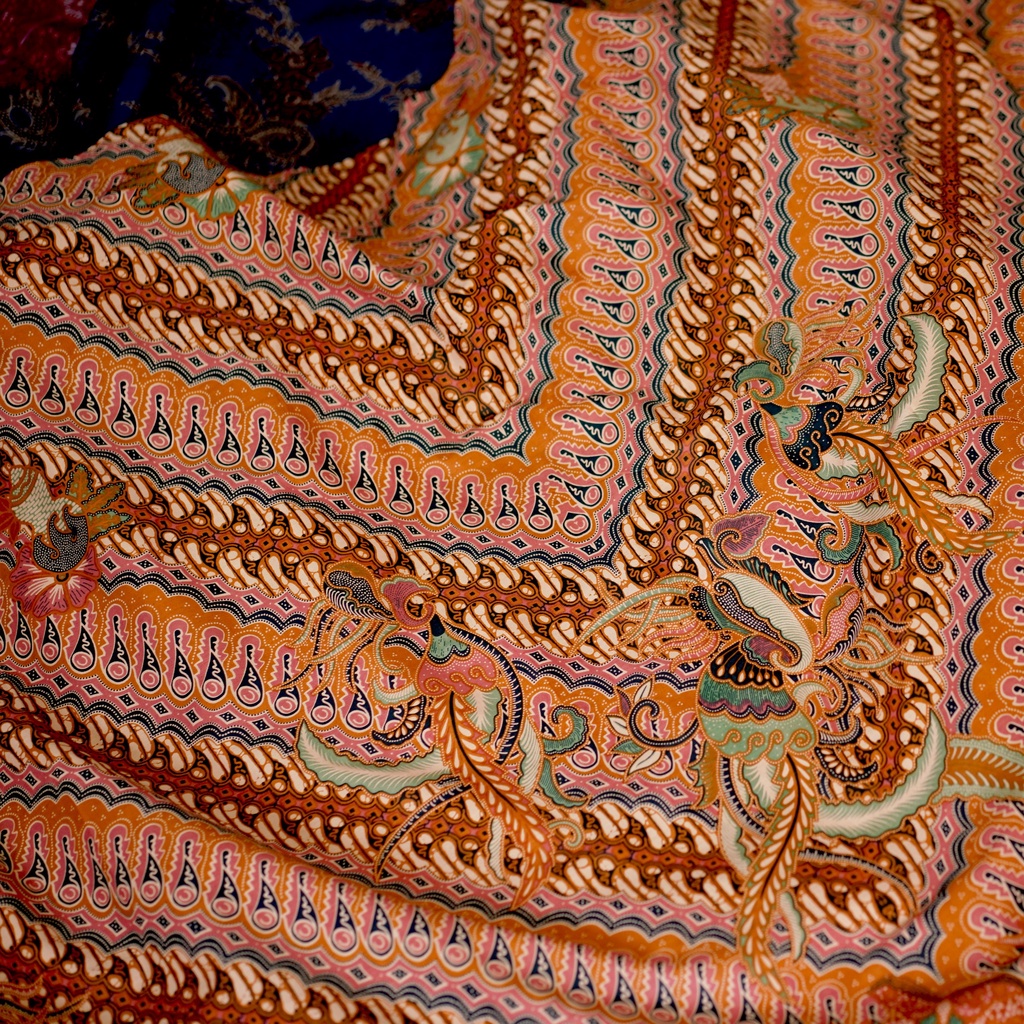 KAIN BATIK PREMIUM Bahan Katun Motif Parang Seling Kusumo Orange Piech Salem Hijau 729275 Cap 72 Jarik Jarit Samping Kebat Panjang Batik Katun Modern Premium Bahan Seragam Batik Pernikahan Kantor Keluarga Murah Kamen Jadi Batik Bali Lembaran