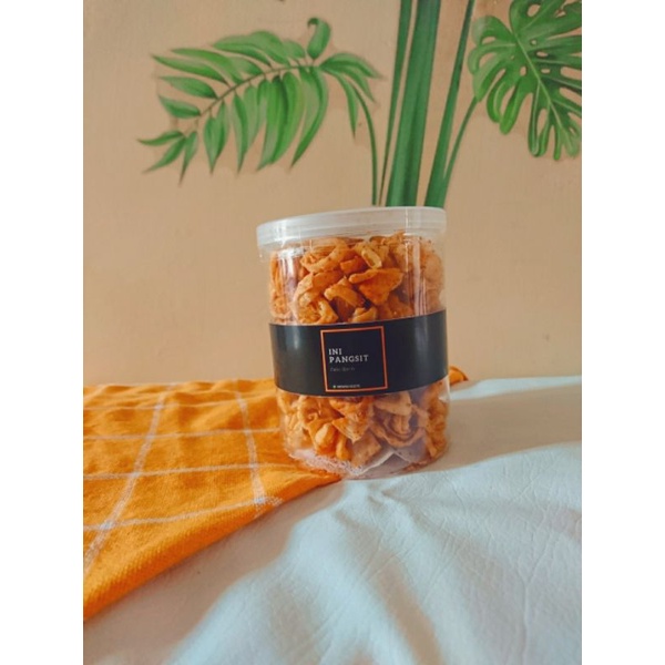 

Keripik pangsit rasa cabe gurih