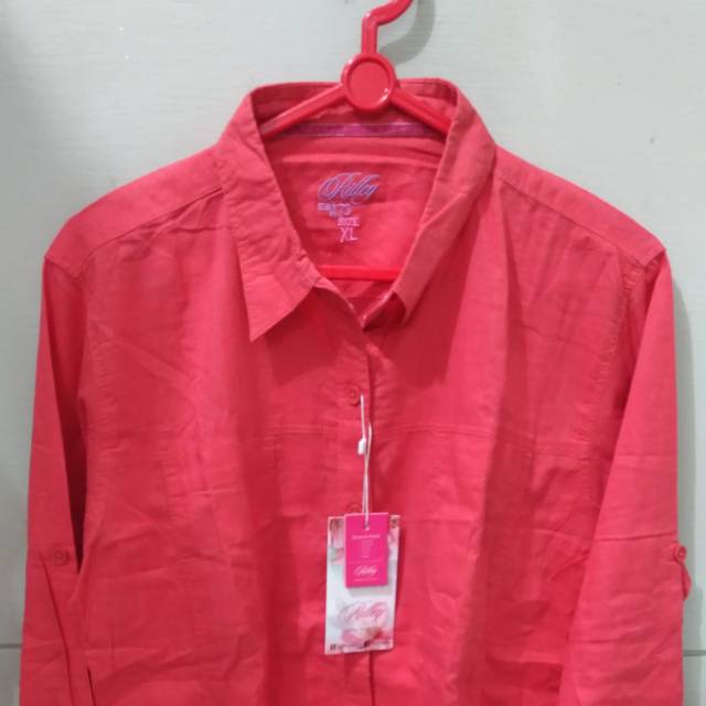 Kemeja wanita Rilley.