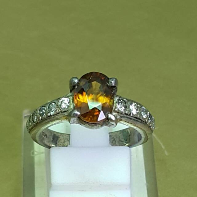 Natural sphene 1.58 cts