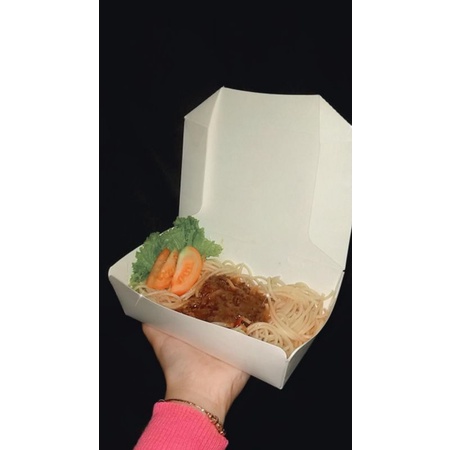 

Spaghetti with chicken sauce/Spaghetti bolognese