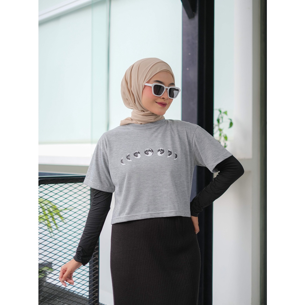KALILA - MOON Atasan Kaos Crop Cotton