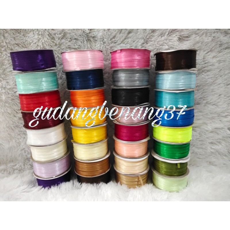Pita satin 1/8 inci (0,3 cm)