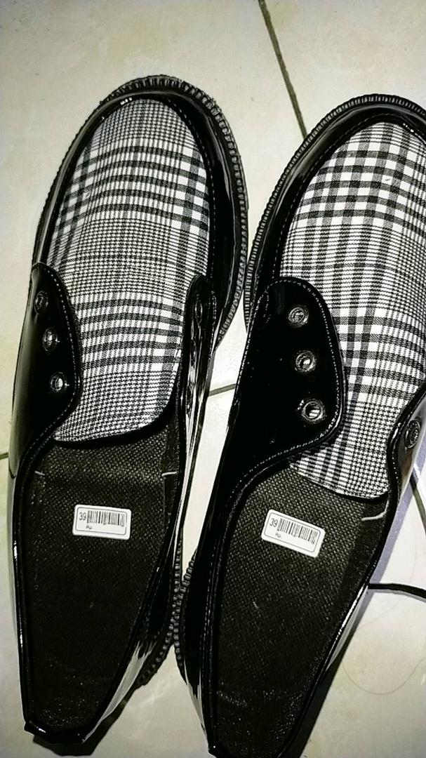 Sepatu Wanita Premium Tali Kasual Style Korea / Sepatu Black Glosy Variasi Kotak 099
