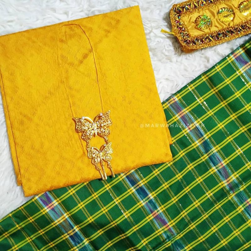 Baju Bodo Makassar + sarung sutra + bross + sima'