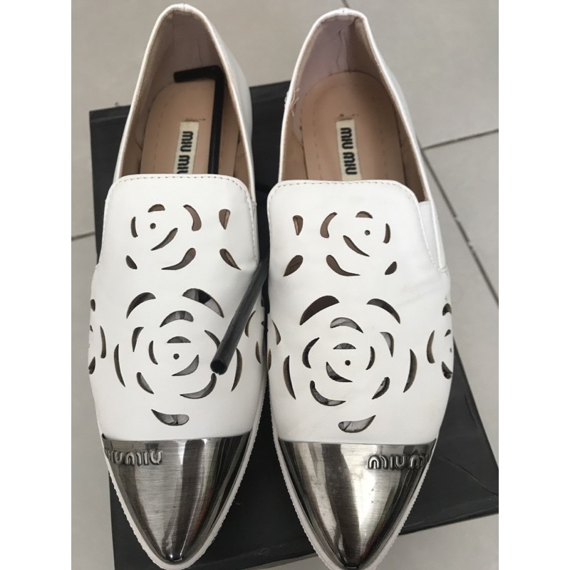 preloved sepatu miu miu white 38