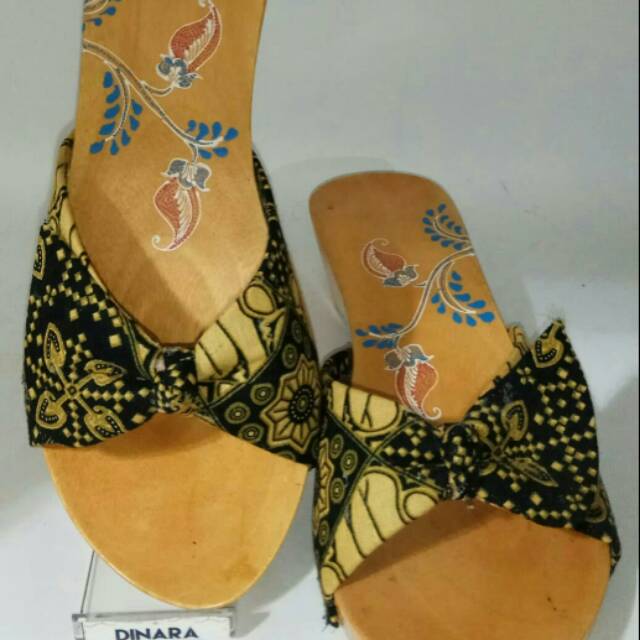 dinara sandal  kayu sandal  klompen pinus kupu  Shopee 