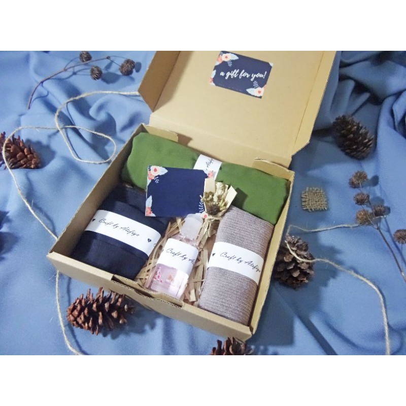 

A323 HAMPERS HIJAB NEW NORMAL HADIAH KADO WISUDA ULANG TAHUN GIFT BOX