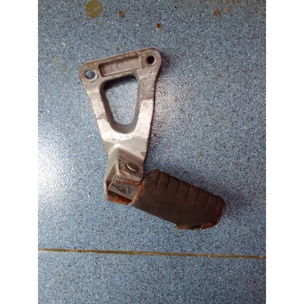 FOOTSTEP POSTEP BUSTEP IJAKAN KAKI BELAKANG SEBELAH KIRI YAMAHA MIO SPORTY MIO SMILE ORI