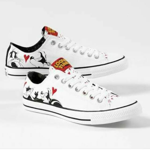 Sepatu converse CT AS Ox DC Comic Looney Tunes Pepe Le Pew White