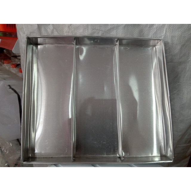 

Loyang Spiku Besar 29 X 25 X 3 CM