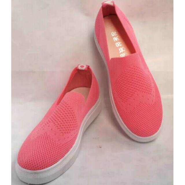 Sepatu wanita slip on import / sepatu sneaker wanita import
