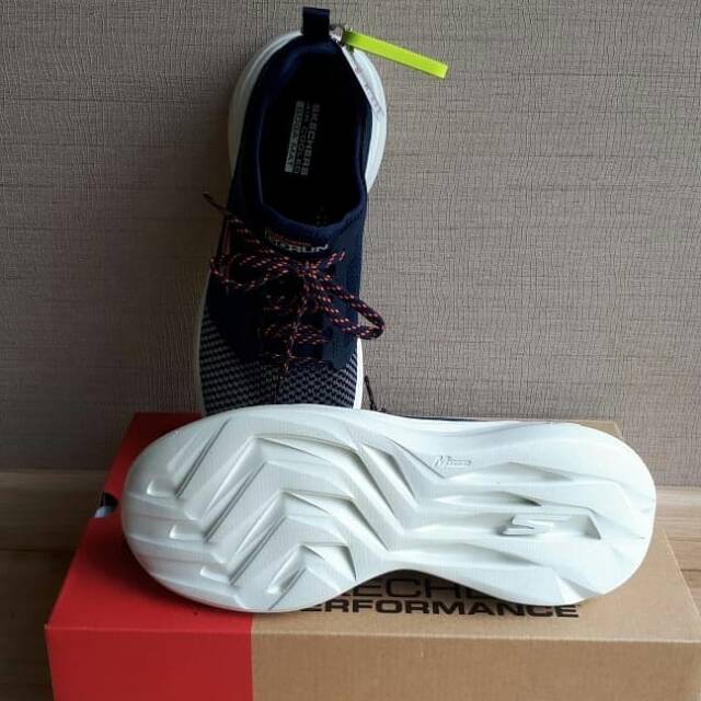 LAST STOCK SKECHERS GO RUN FAST INVIGORATE 15102/NVCL (WOMAN)