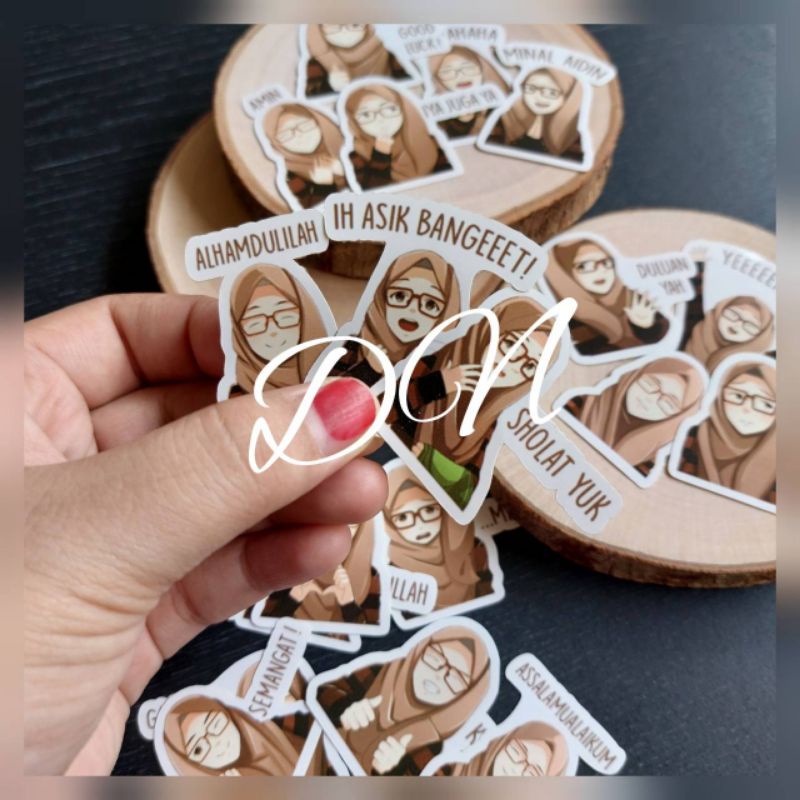 

Stiker kertas karakter hijab coklat 19pcs sticker kertas glossy karakter line muslim hijab cantik