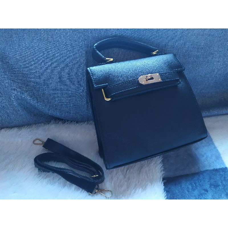 TAS WANITA/ TAS SELEMPANG HITAM/ TAS SELEMPANG WANITA