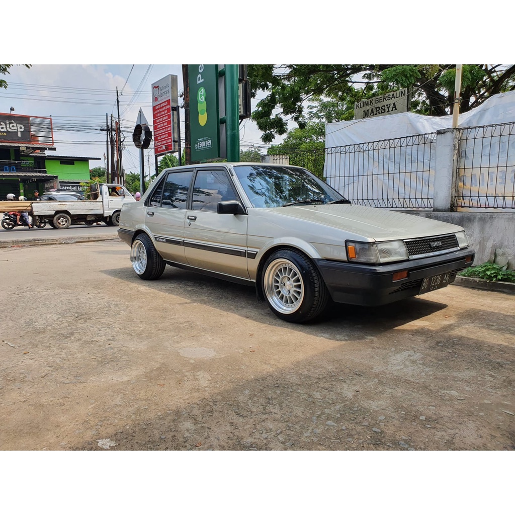velg mobil corola  ring 15 hsr namlea /velg tapak lebar