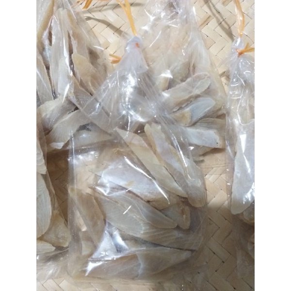 

ikan asin hiu produksi nelayan singkawang 80gram(min song sha)