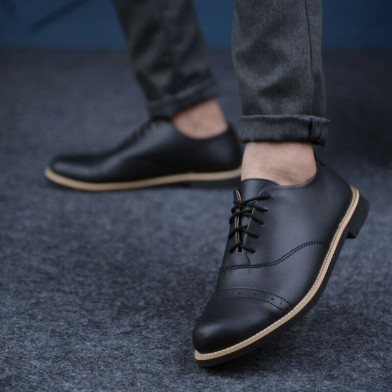 SepatuFormal Pantofel pria Resmi Formal Hitam Brown Casual Kantor Kuliah Kondangan Gereja Kerja PNS Guru Kulit Syntetic Asli Original Kekinian MurahCB7001