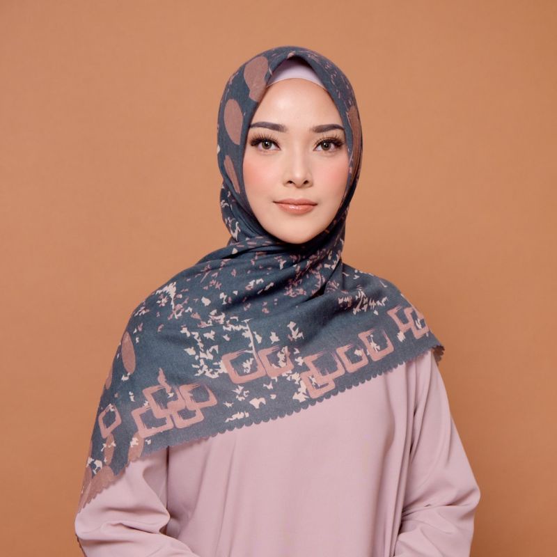 ZM Zaskia Mecca - Paola Scarf (ready dove defect)
