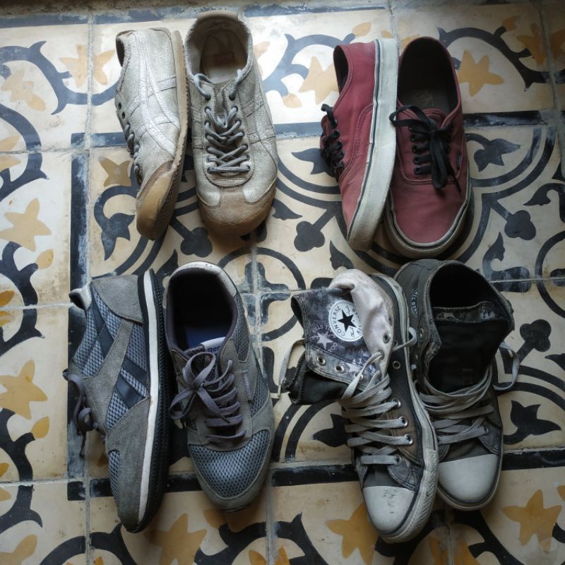 paket borongan 3 sepatu preloved vans reebok (converse sold)