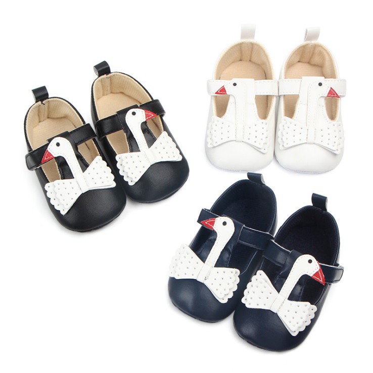 Prewalker sepatu bayi import motif angsa