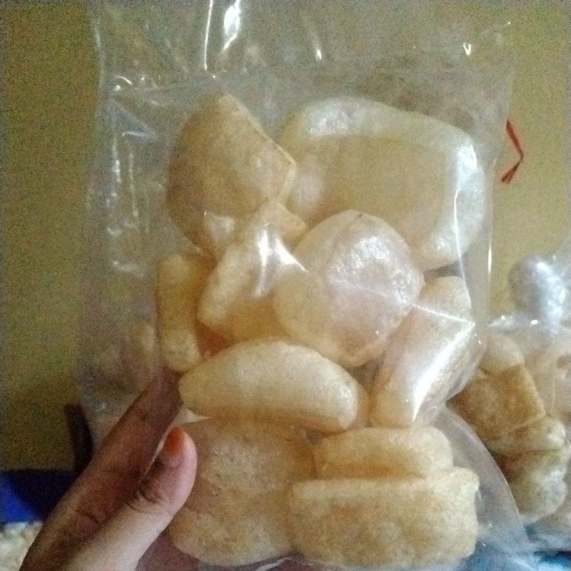 

beli 4 gratis 1 kerupuk kulit /dorokdok gurih gurih enyoy
