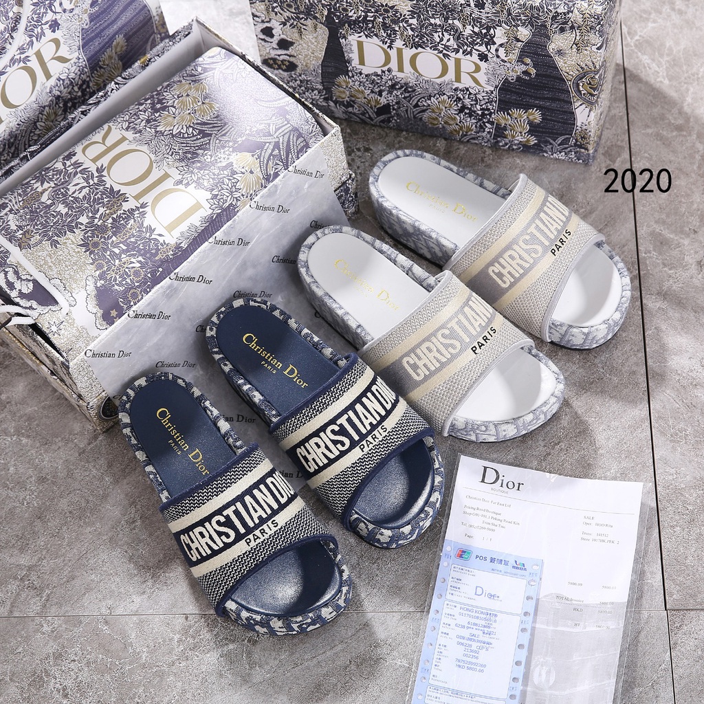 DR  Oblique Embroidered D-Way Platform Slide 2020