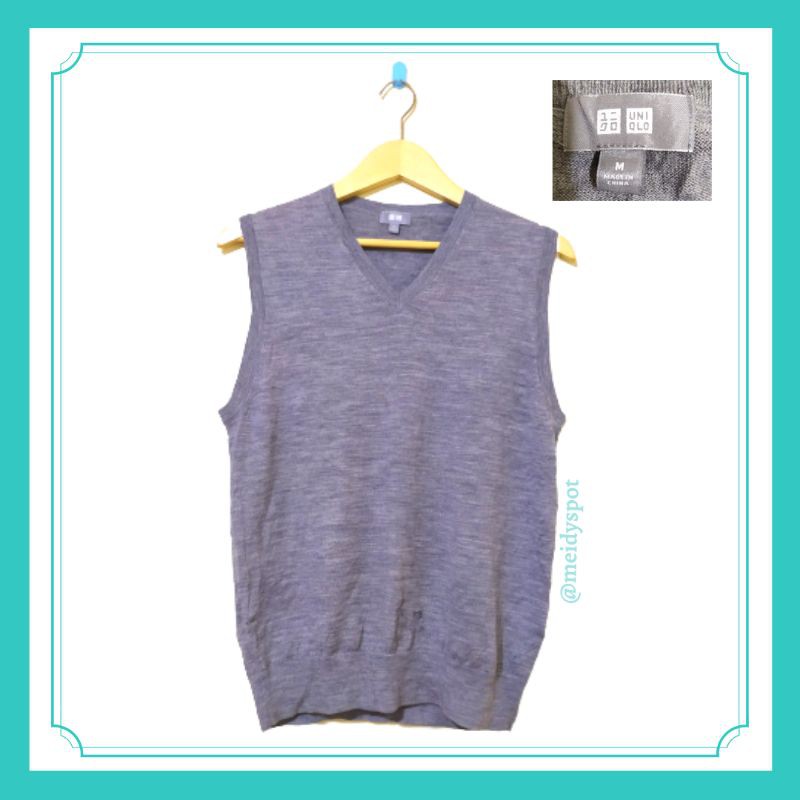 Uniqlo V-Neck Vest Outer Rajut Halus Pria