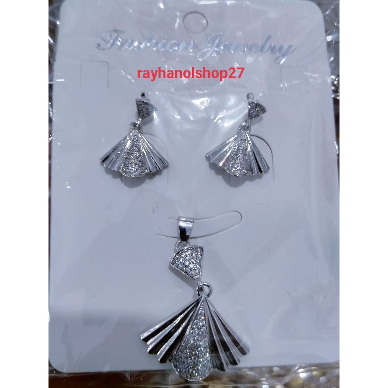 SET PERHIASAN WANITA DEWASA ANTING FLUS LIONTIN TITANIUM ANTI LUNTUR