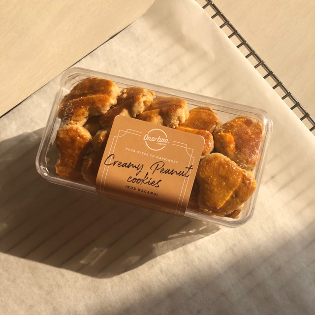 

Creamy Peanut Cookies (Kue Kacang)