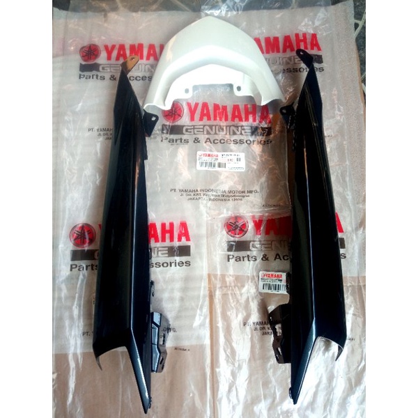SAMBUNGAN BODY BELAKANG SOUL GT 115 SET ORIGINAL YAMAHA PUTIH
