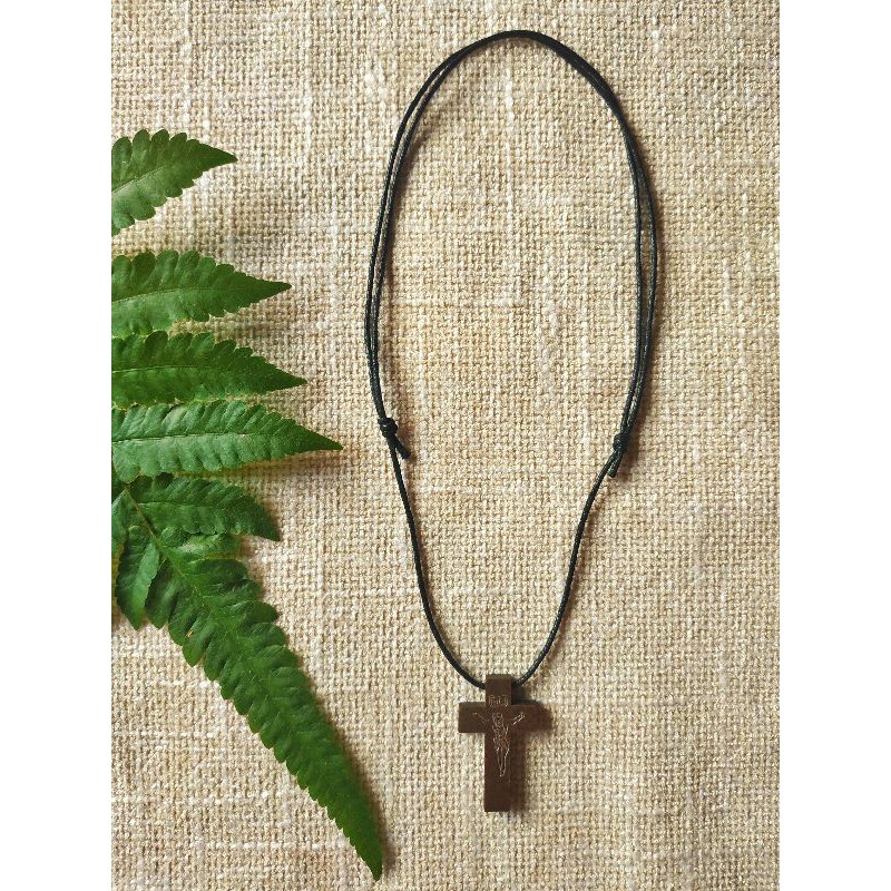 Kalung Salib Kayu
