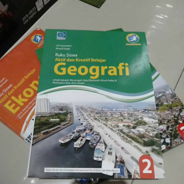 Buku siswa geografi kelas 11