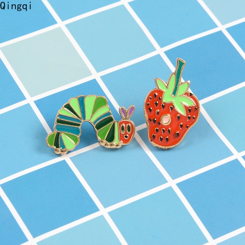 Bros Pin Enamel Bentuk Kartun Hewan Ulat Strawberry Tanaman Untuk Perhiasan