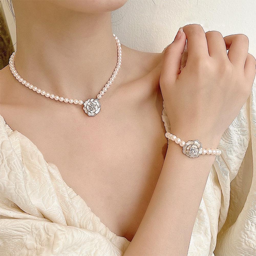 Rebuy Camellia Earrings Elegan Korea Bunga Putih Hitam Alloy Bracelets