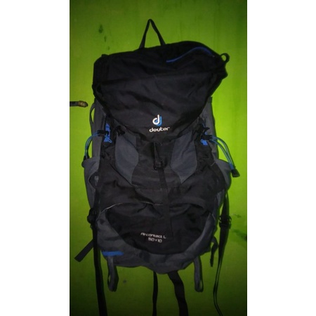 Carrier Deuter 50+10 Air Contact Lite dan jaket deuter