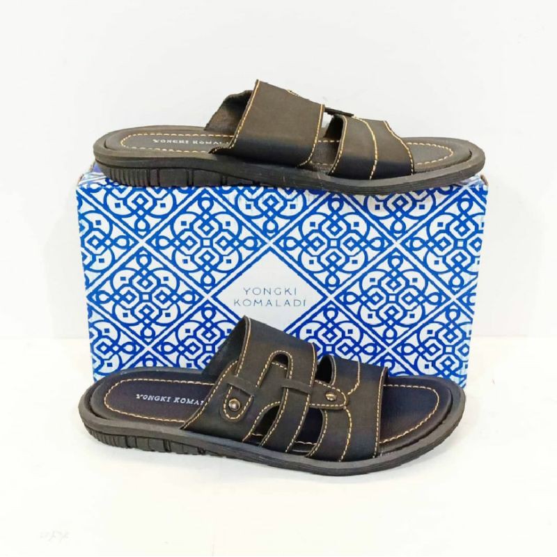 Sandal cowok Yongki komaladi