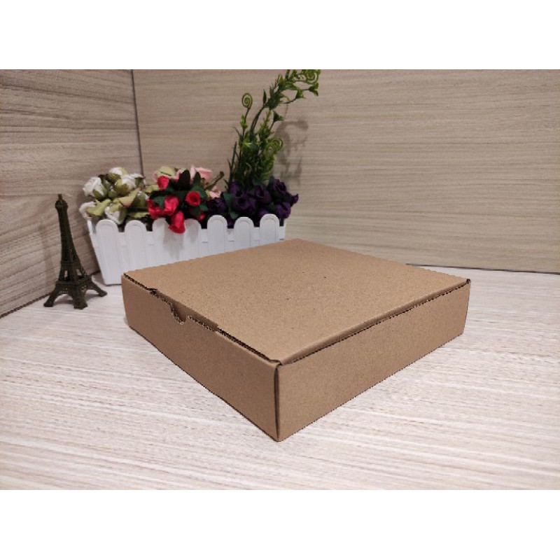 Kardus Packing Hampers Uk. 18x18x4cm