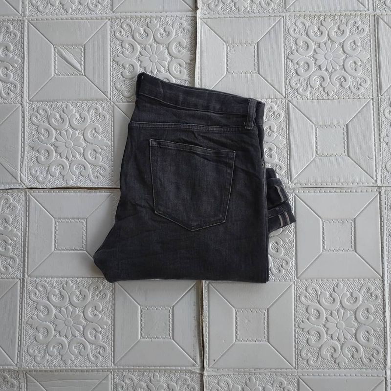 Celana Jeans Uniqlo Selvedge Hitam Arang Sz 40