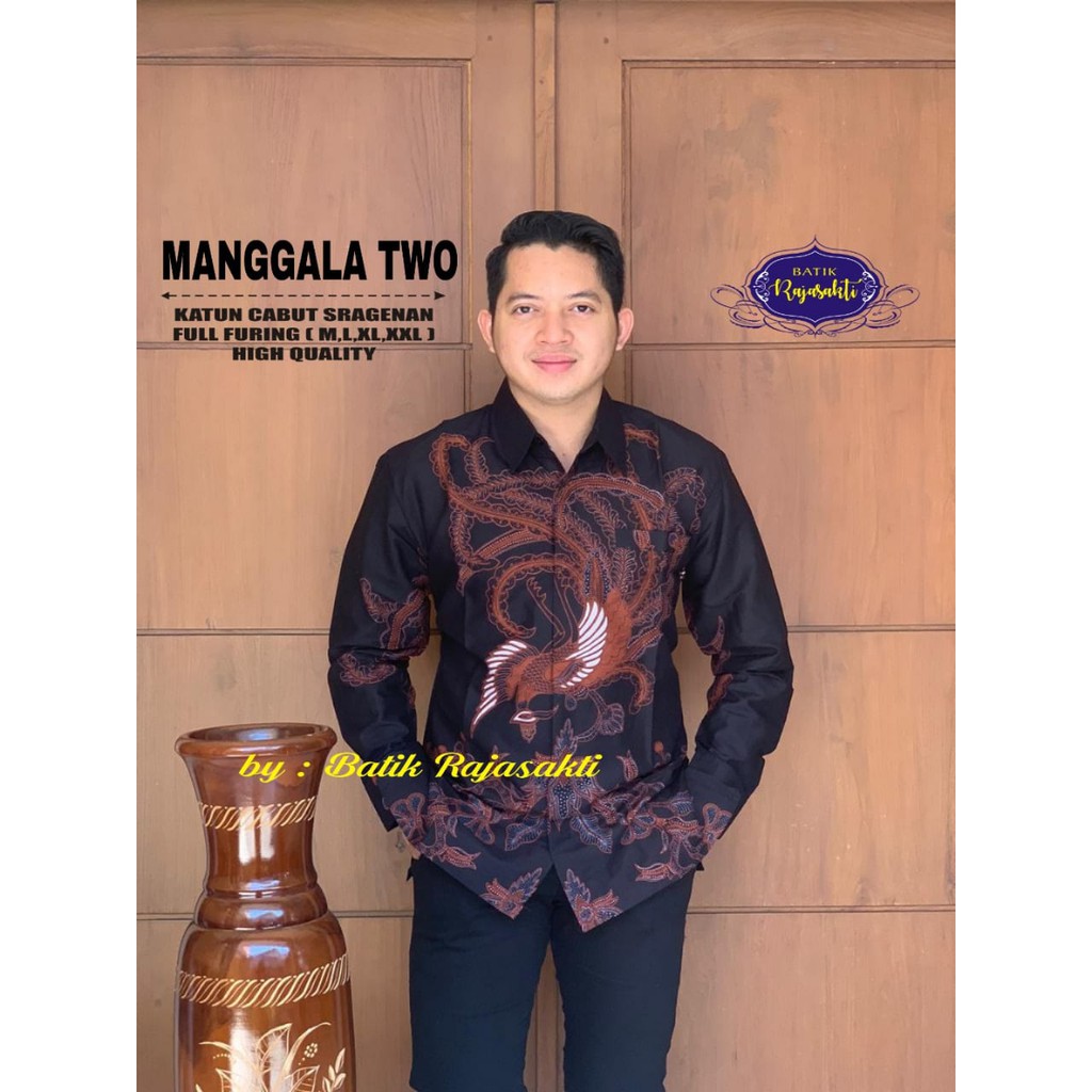 MANGGALA SERI RAJASAKTI KEMEJA BATIK SOLO PRIA LENGAN PANJANG LAPIS FURING ATASAN BATIK PREMIUM MODERN KATUN HALUS BAHUWIRYA  BANAMITRA BANAMITRA PUTIH BANGSAWAN BAYU PUTRA BERLIAN BIRU BHARATAYUDA BIMASENA BIRENDRA BIRU INDAH BRAHMAKERTA BRAHMAKERTA